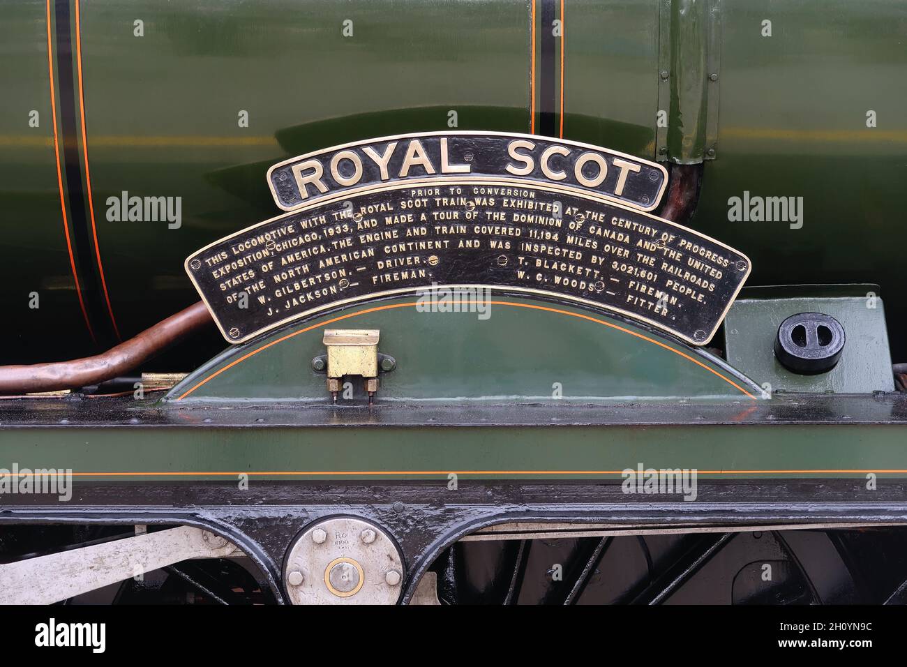 La plaque signalétique et l'inscription sur la locomotive à vapeur LMS n° 46100 Royal Scot. Banque D'Images