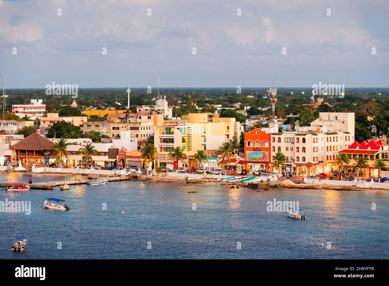 Cozumel, ville côtière du Mexique au crépuscule. Banque D'Images