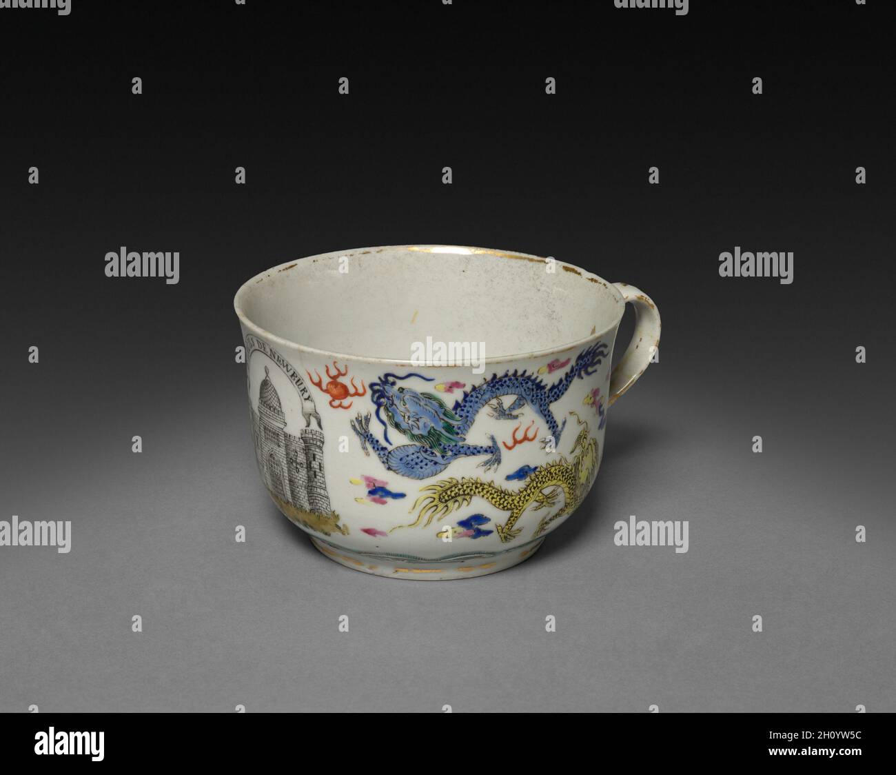 Tasse, ch. 1750. La Chine, l'exportation Chinoise, 18e siècle, période de Kien Lung. Tasses ; diamètre : 10,2 cm (4 in.) ; total : 6,7 cm (2 5/8 in.). Banque D'Images