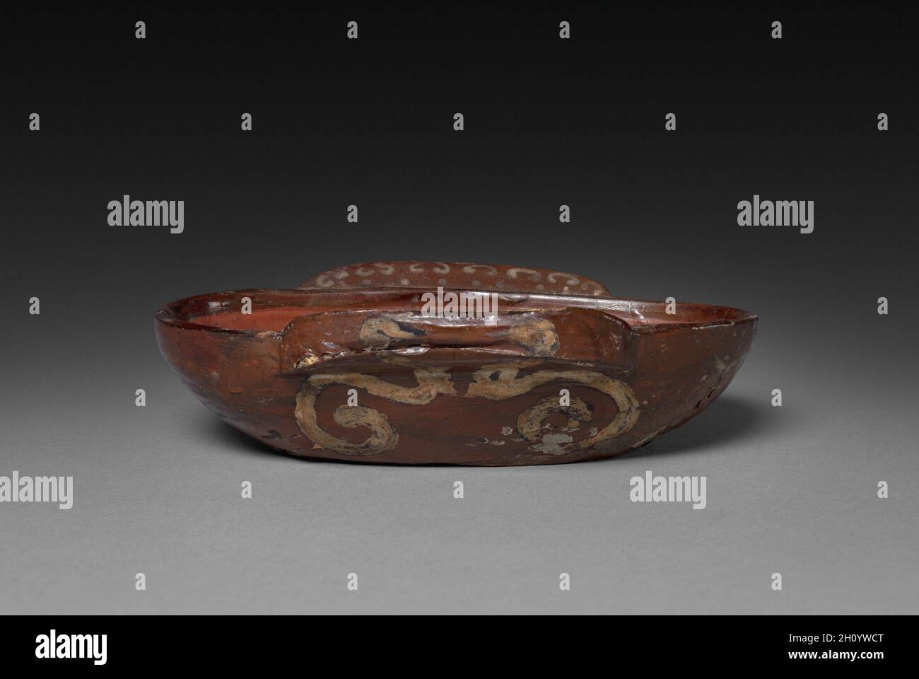 Tasse, ch. 660-221 BC. Chine, dynastie Zhou (ch. 1046-256 av. J.-C.). Incolore ; total : 10,6 cm (4 3/16 in.). Banque D'Images