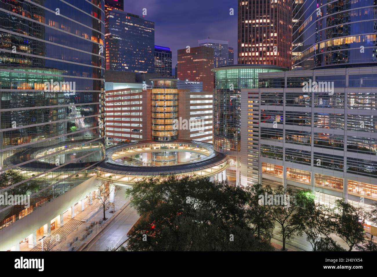 Houston, Texas, États-Unis centre-ville paysage urbain la nuit dans le quartier financier. Banque D'Images