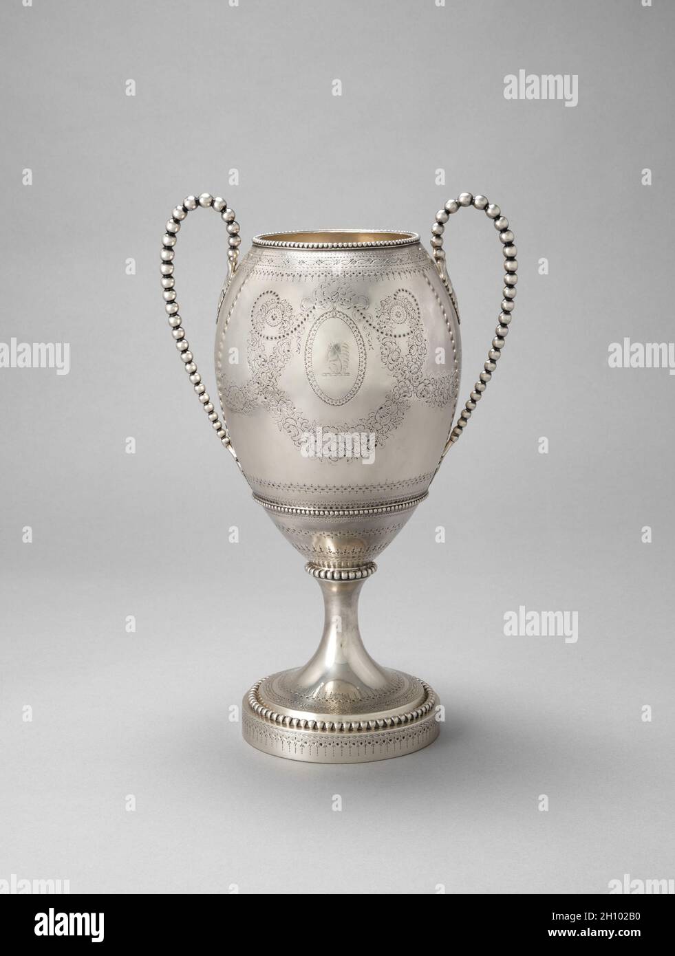 Tea Urn, 1781.Henry Greenway (Grande-Bretagne).Argent et ivoire; hors tout : 47.3 x 26.1 x 25.6 cm (18 5/8 x 10 1/4 x 10 1/16 po). Banque D'Images