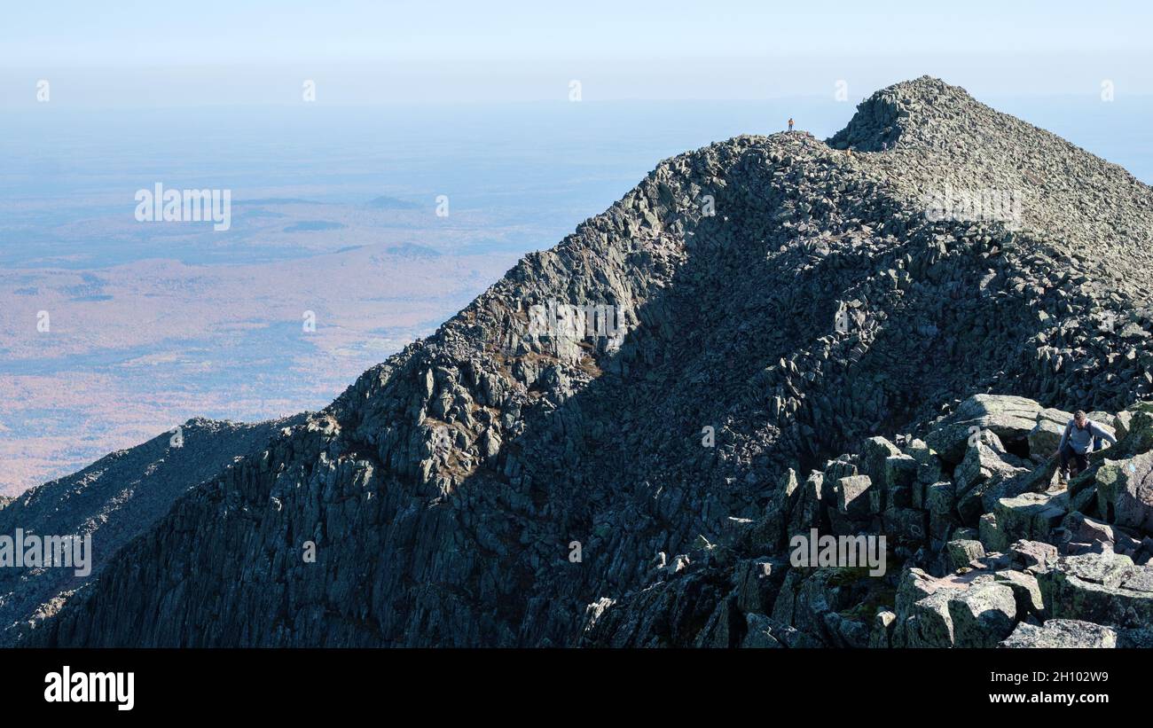 Randonneurs sur South Peak, Mount Katahdin, Maine Banque D'Images