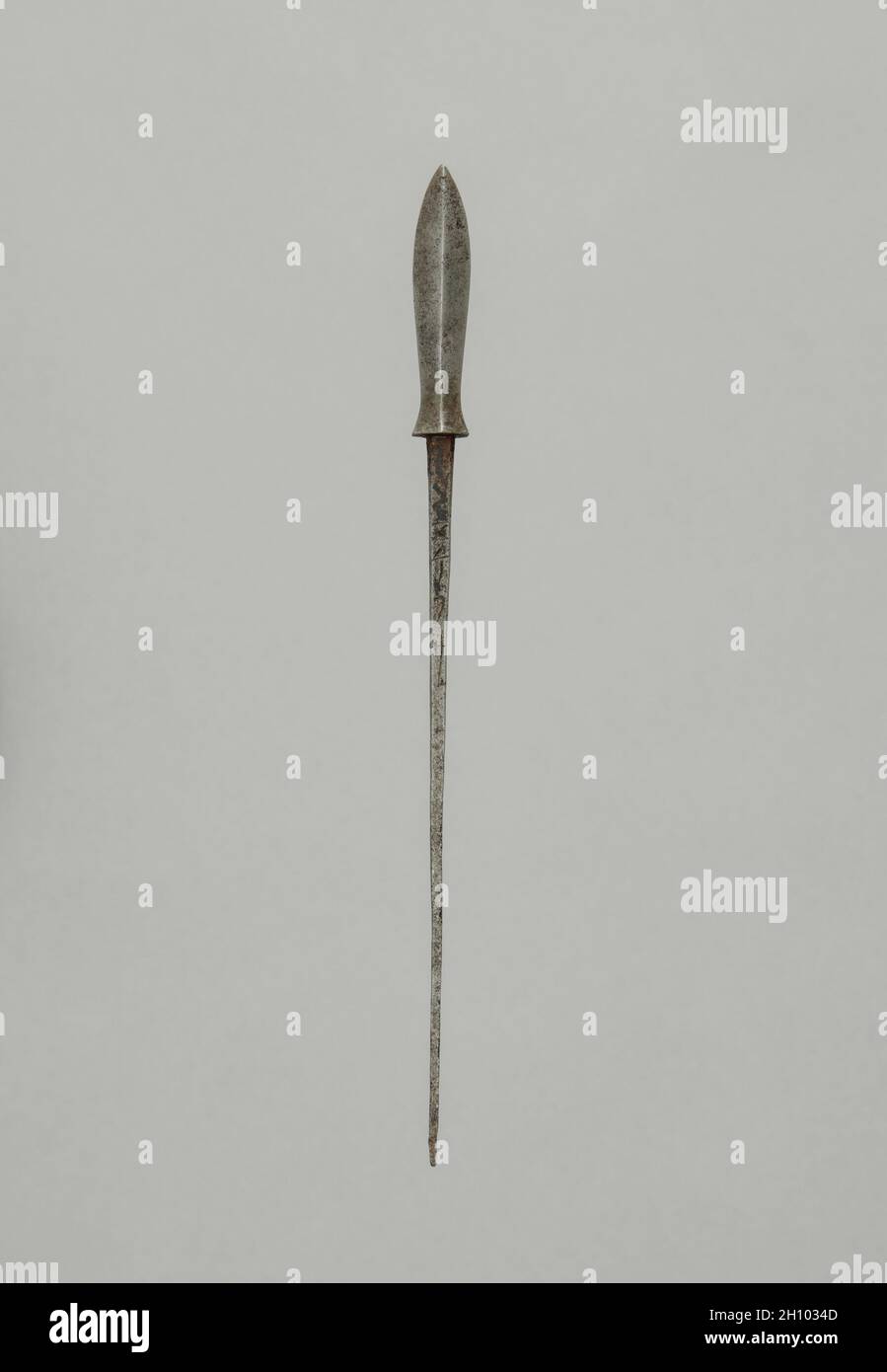 Point de flèche, 1700 s.Japon, période Edo (1615-1868).Acier; hors tout: 17 cm (6 11/16 in.); tête: 4.7 cm (1 7/8 in.). Banque D'Images