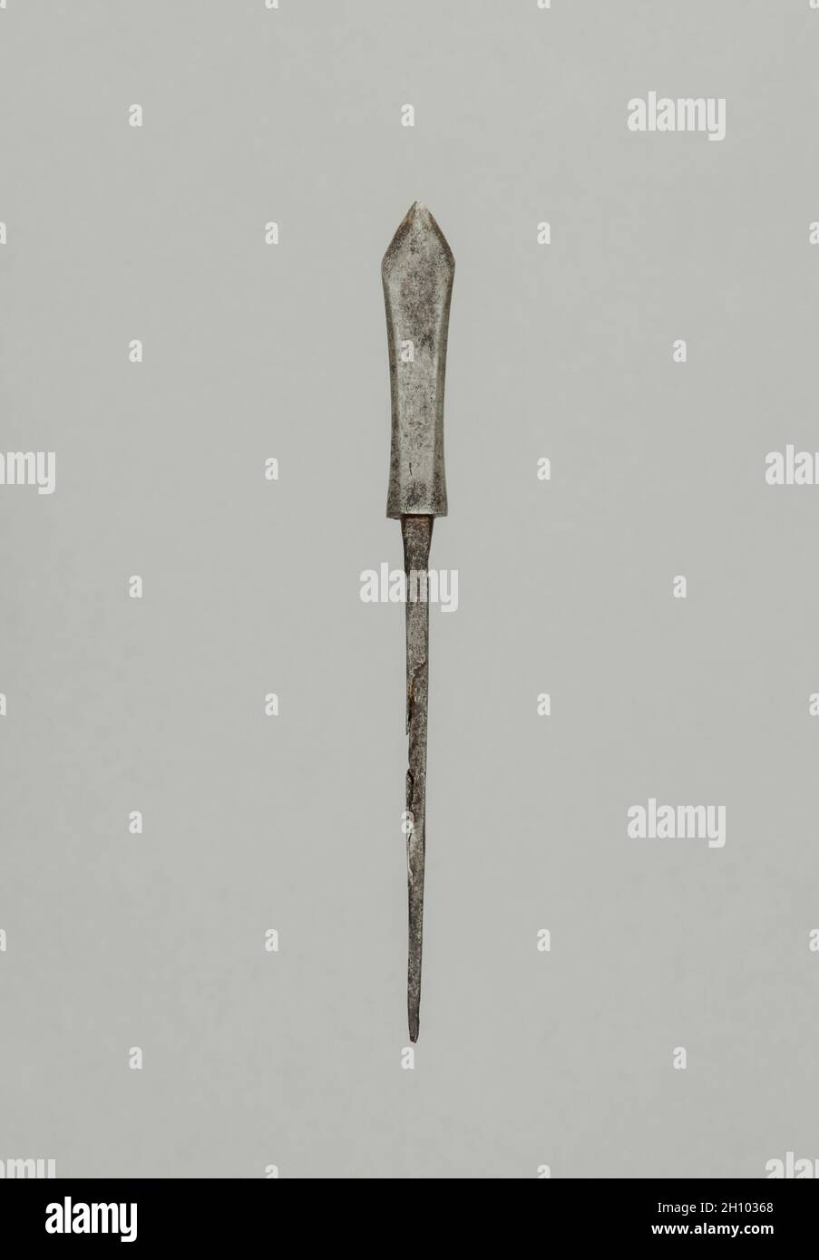 Point de flèche, 1700 s.Japon, période Edo (1615-1868).Acier; hors tout: 11.4 cm (4 1/2 in.); tête: 4.4 cm (1 3/4 in.). Banque D'Images
