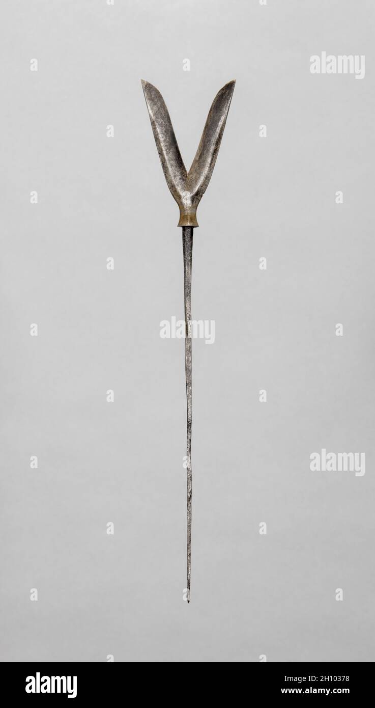 Point de flèche, 1700 s.Japon, période Edo (1615-1868).Acier; hors tout: 23.4 cm (9 3/16 in.); tête: 6.6 cm (2 5/8 in.). Banque D'Images
