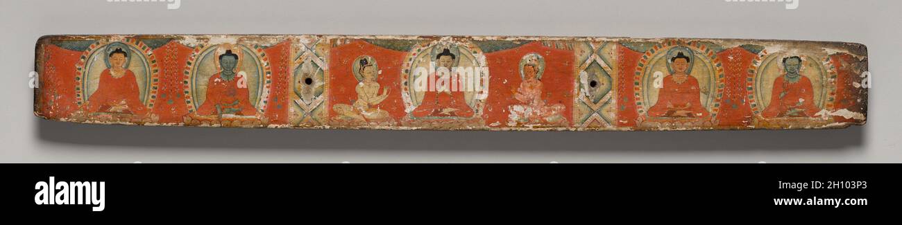 Perfection de la sagesse en huit mille lignes: Ashtasahasrika Prajnaparamita: Couverture supérieure, 1119.Inde, Bihar, monastère de Vikramashila.Feuilles de palmier, couvertures en bois; encre et couleur sur les feuilles de palmier; hors tout: 6.5 x 57 x 1.5 cm (2 9/16 x 22 7/16 x 9/16 po).Le côté intérieur de la couverture supérieure est entièrement peint avec des images des cinq Bouddhas cosmiques du bouddhisme ésotérique.Chacun a une couleur différente, un geste de main significatif, et est associé à une direction spatiale.Au centre se trouve la Vairochana blanche tenant ses mains dans la mudra de l'illumination.De chaque côté des trous de liaison se trouvent l'autre pour Banque D'Images
