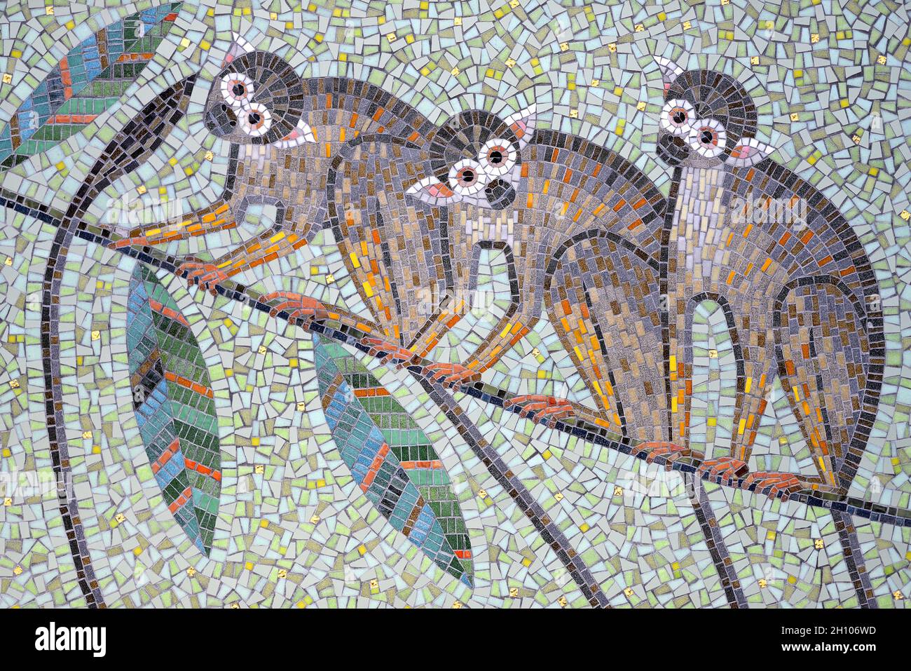 Londres, Angleterre, Royaume-Uni.Zoo de Londres, Regent's Park.Mosaïque de singes écureuil (Tessa Hunkin) à l'entrée principale. Banque D'Images