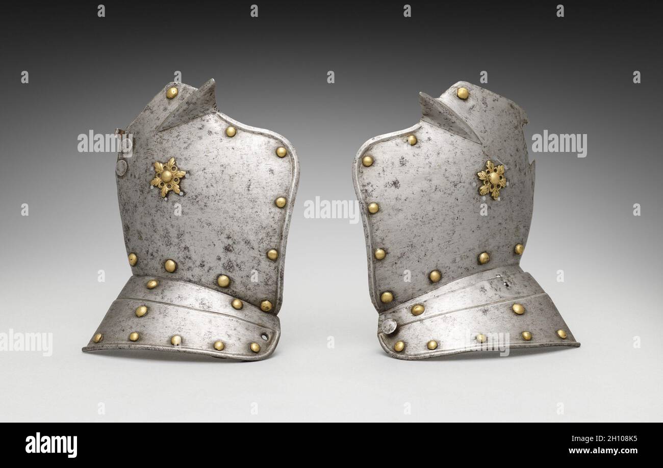 Ecouteurs d'un casque, 1500 s.Allemagne, XVIe siècle.Rivets à tête en acier et en laiton; hors tout : 20 x 14 cm (7 7/8 x 5 1/2 po). Banque D'Images