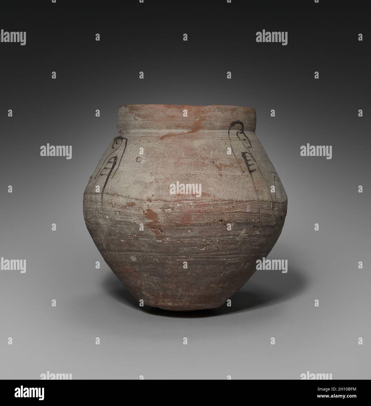 Shawabty Bocal avec couvercle, 1295-1069 BC. Égypte, Nouvel Empire, Dynasty 19 (1295-1186) - C.-B. 20 dynastie (1186-1069 avant J.-C.). Limon du Nil ware ; diamètre : 22,2 cm (8 3/4 in.) ; diamètre de bouche : 11,6 cm (4 9/16 in.) ; total : 29,4 cm (11 9/16 in.). Banque D'Images