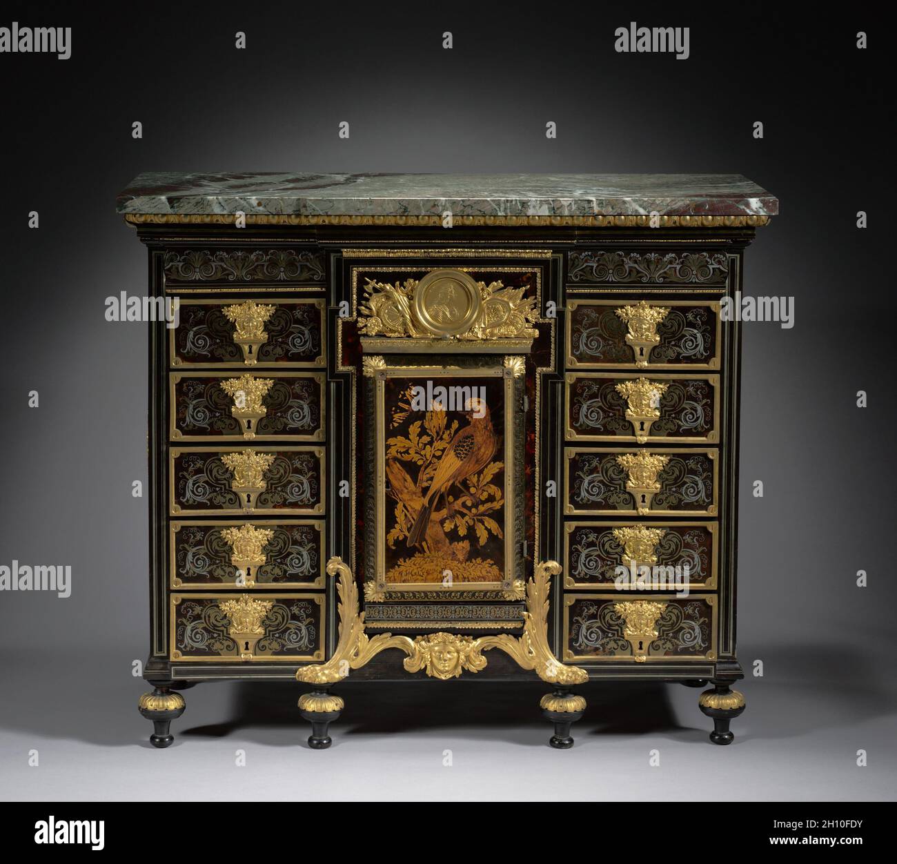 Cabinet, c. 1690. André-Charles Boulle (Français, 1642-1732). En marqueterie d'ébène, écaille de tortue et de métal ; total : 101,3 x 117,6 x 50 cm (39 7/8 x 46 5/16 x 19 11/16 in.). Banque D'Images