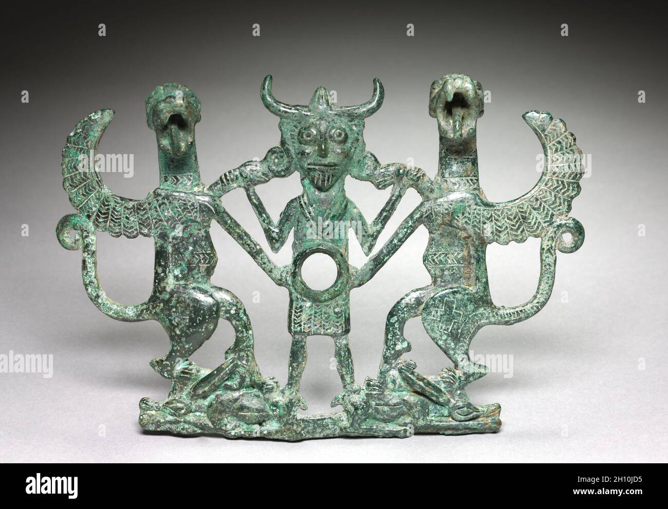 L'peu Cheekpiece , ch. 700 BC. Luristan, Iran, ch. 700 BC. En fonte, bronze et incisée ; total : 14,9 x 21,3 cm (5 7/8 x 8 3/8 in.). Banque D'Images