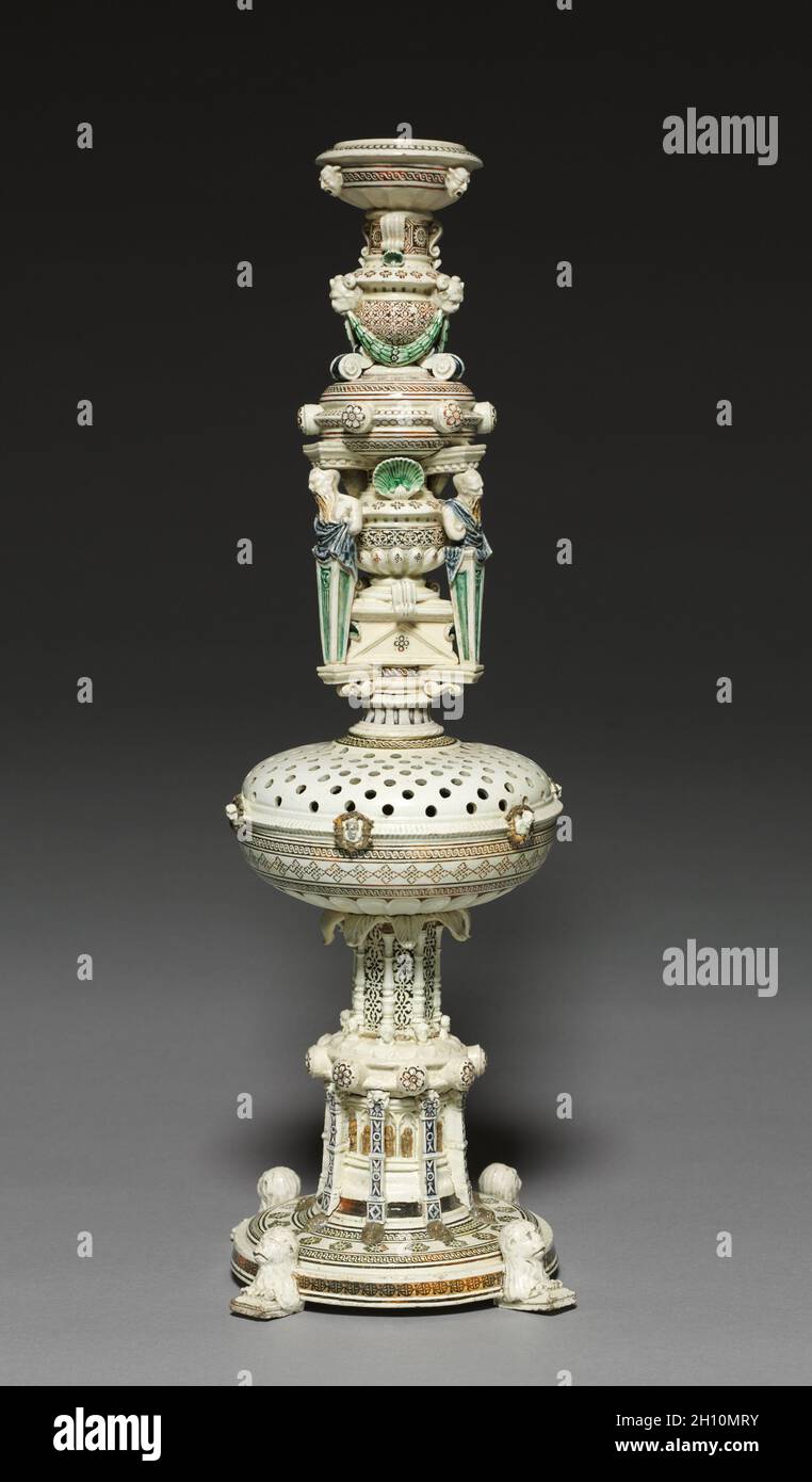 Vase à fleurs, ch. 1520-1540. Saintes (Français). Laisse-vitrage blanc-coller faïence, moulés et incrusté de décoration de terrasse ; diamètre du haut : 14,5 cm (5 11/16 po.) ; diamètre de la base : 45,7 x 17,2 cm (18 x 6 3/4 in.). Banque D'Images