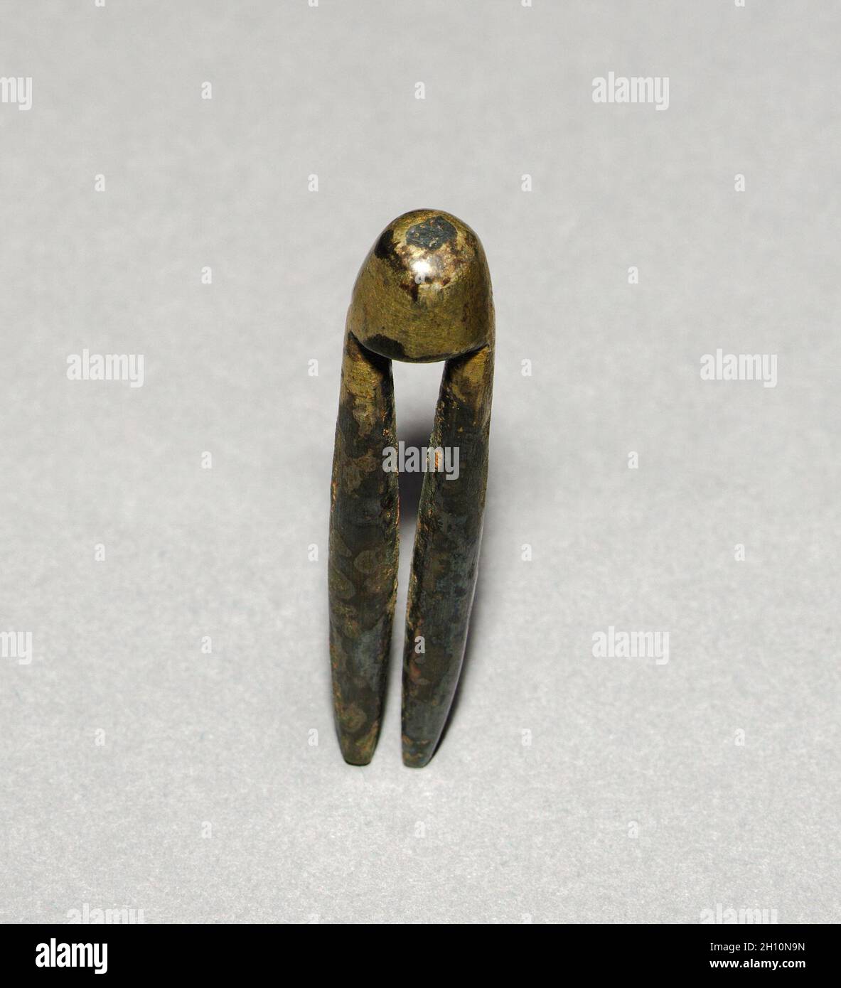 Axe de nœud supérieur, 918-1392.Corée, période Goryeo (918-1392).Argent; hors tout: 5.1 cm (2 po). Banque D'Images