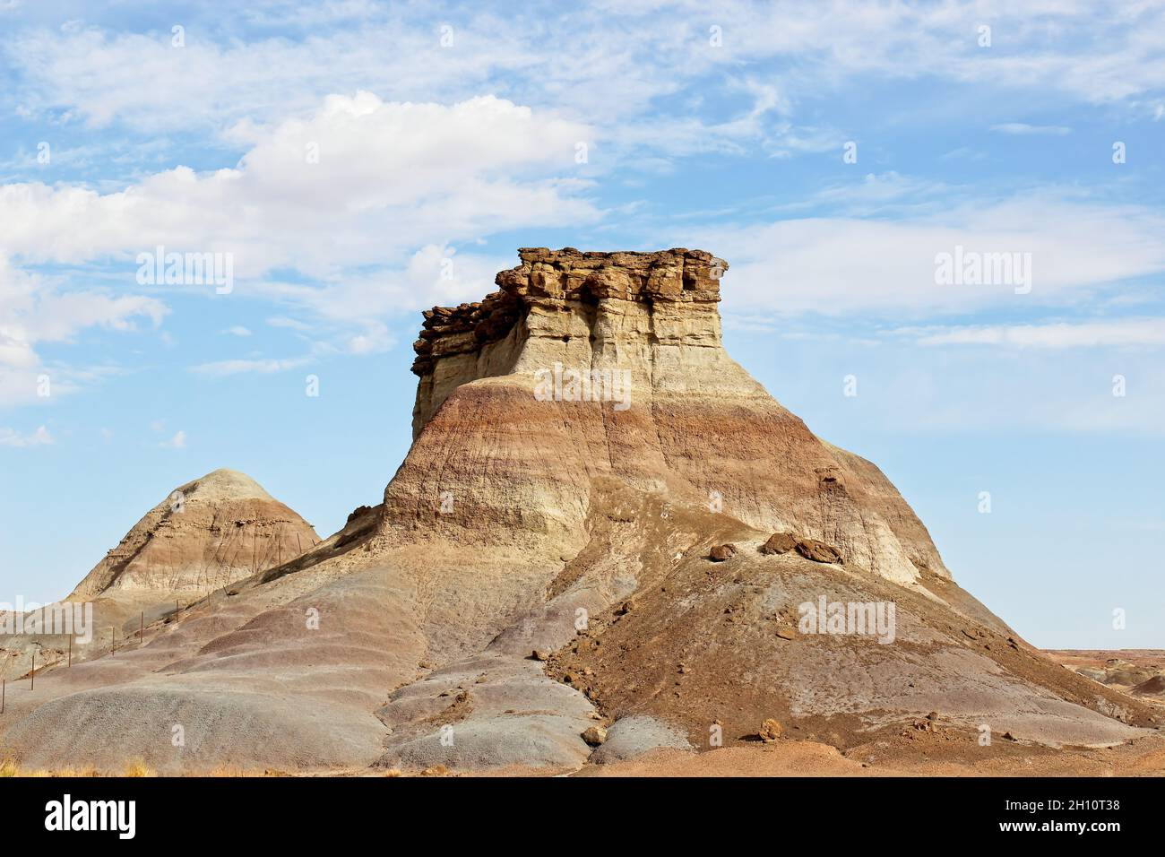 Grand affleurement rocheux dans le désert d'Arizona Banque D'Images