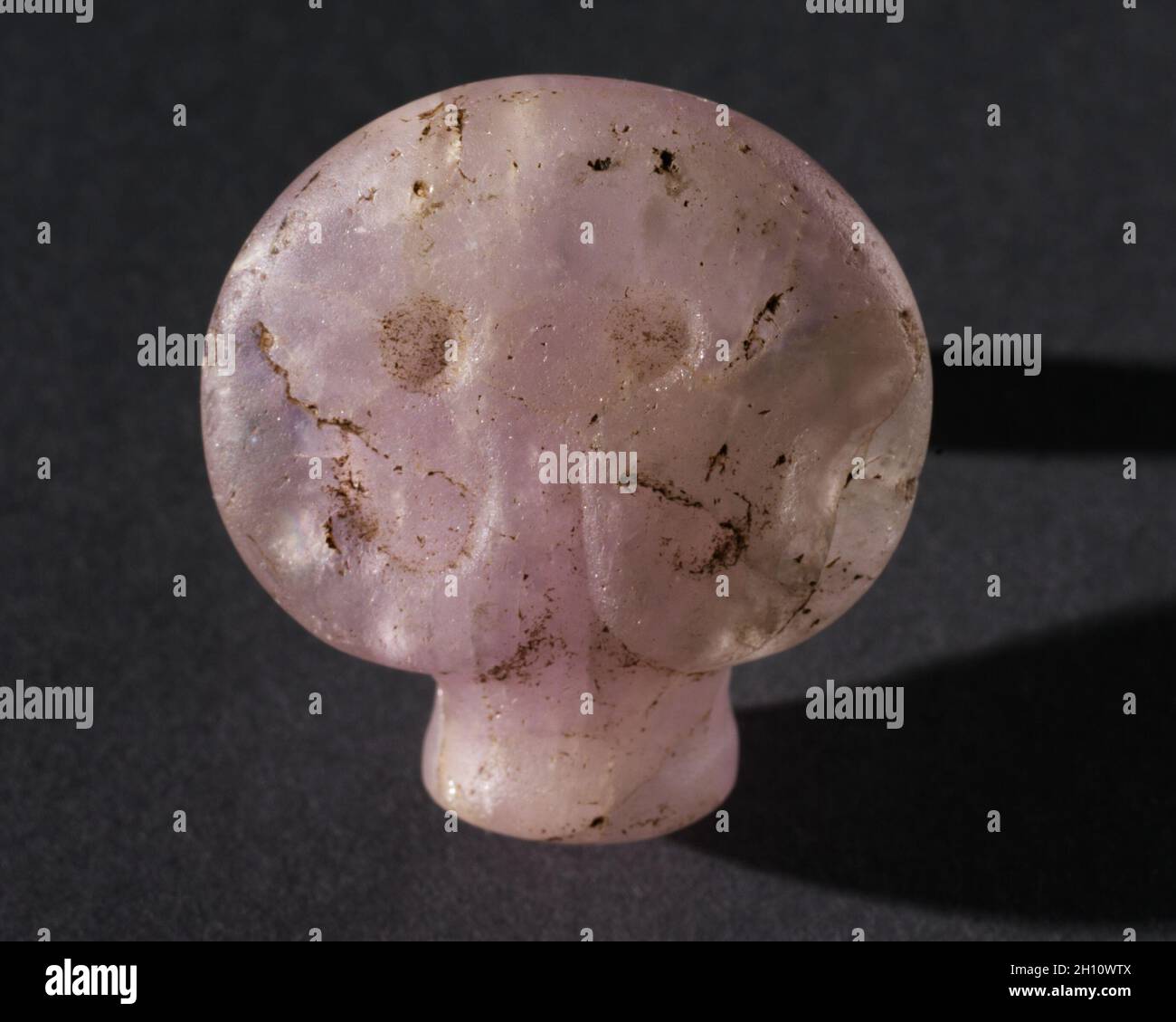 Bull's Head-amulette, c. 3500 BC-2950 BC. L'Egypte, période prédynastique, Naqada II-III Périodes. L'améthyste ; total : 3,4 x 3,7 x 2,6 cm (1 5/16 x 1 7/16 x 1 in.). Banque D'Images
