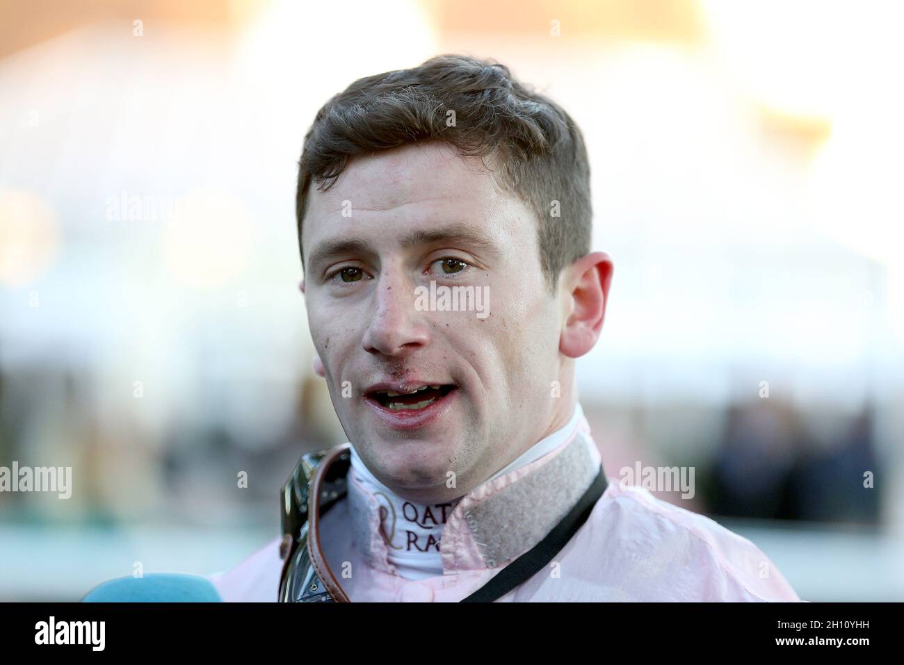 Jockey Oisin Murphy après avoir remporté le pari de manière responsable avec Casumo handicap sur Whitehaven pendant la finale de Casumo Flat à l'hippodrome de Haydock Park.Date de la photo: Vendredi 15 octobre 2021. Banque D'Images