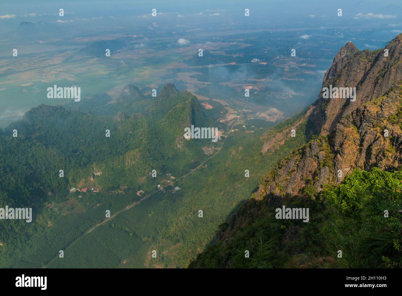 Vue depuis le Mont Zwegabin près de hPa an, Myanmar Banque D'Images