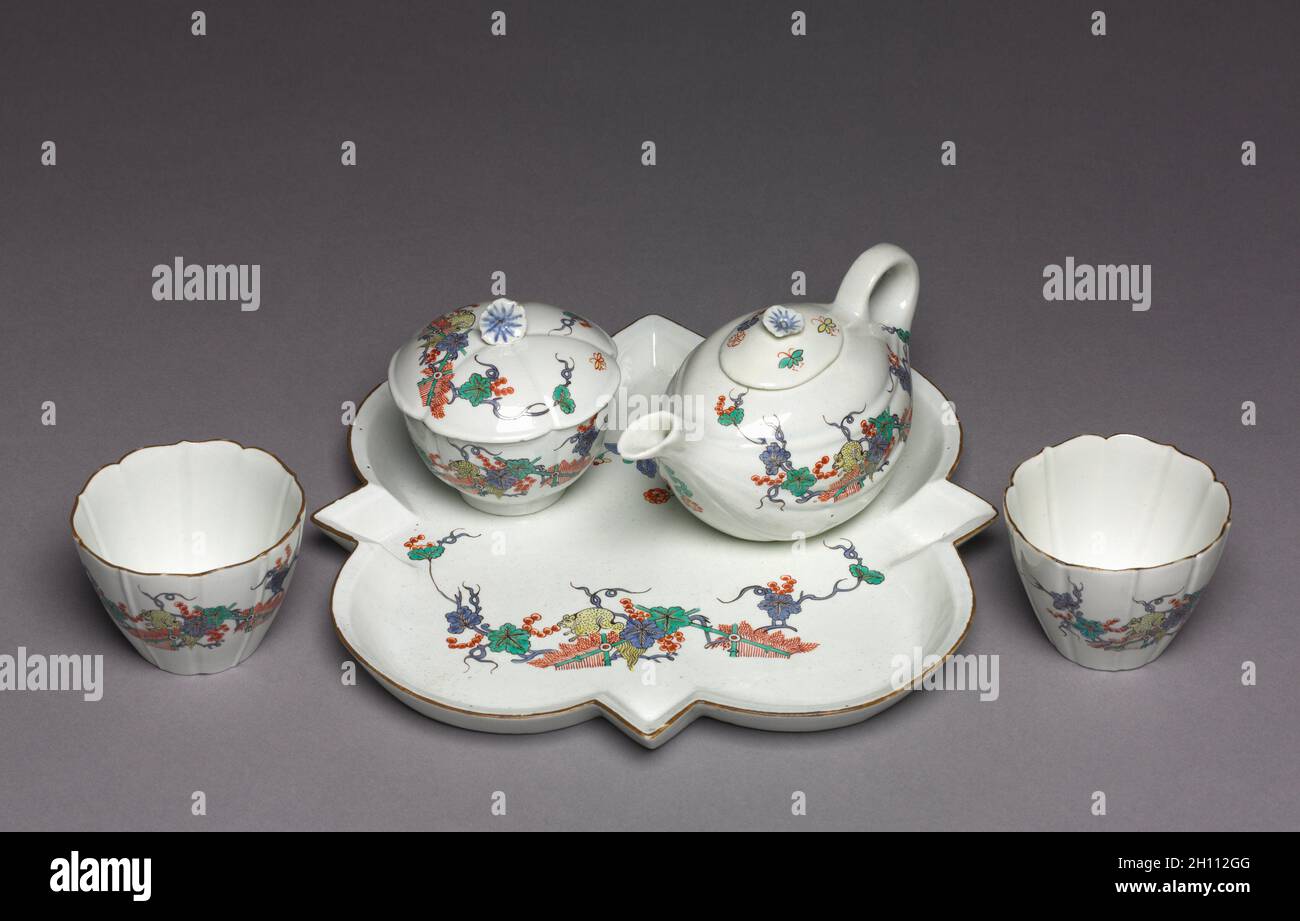 Plateau Service (déjeuner), ch. 1730. La fabrique de porcelaine de Chantilly (Français). Tin-vitrage soft-coller avec l'émail de porcelaine décoration ; Banque D'Images
