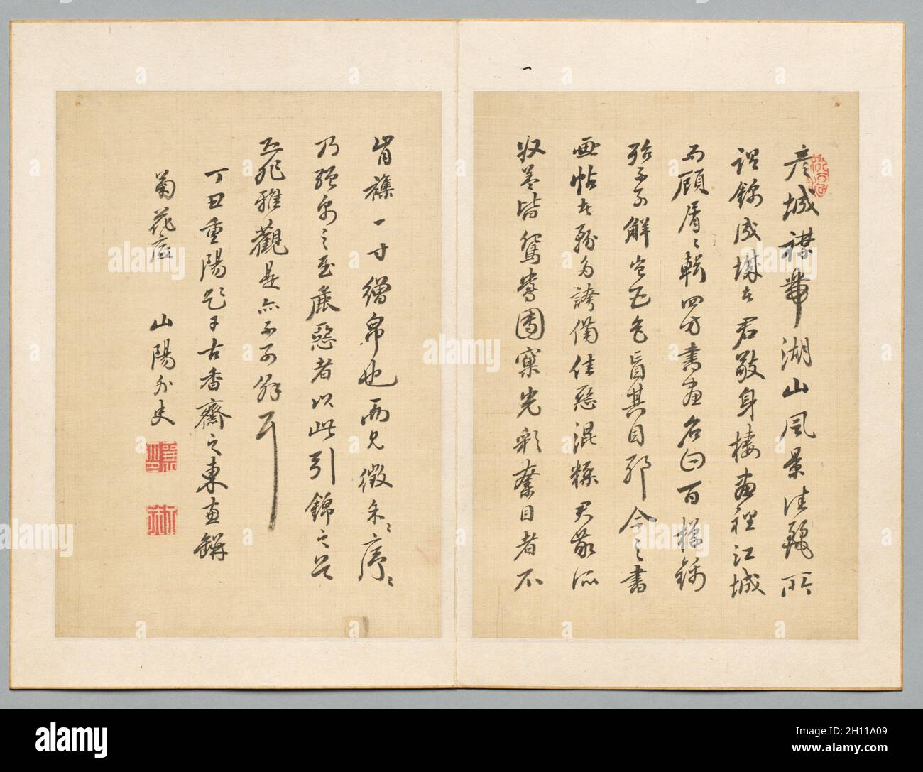 Inscription, de l'album of Precious Works de célèbres calligraphes et peintures modernes, 1817.RAI Sanyō (japonais, 1780–1832).Double album feuille; encre sur soie, d'un des deux volumes de peinture et calligraphie; chaque page: 25.9 x 18 cm (10 3/16 x 7 1/16 po). Banque D'Images