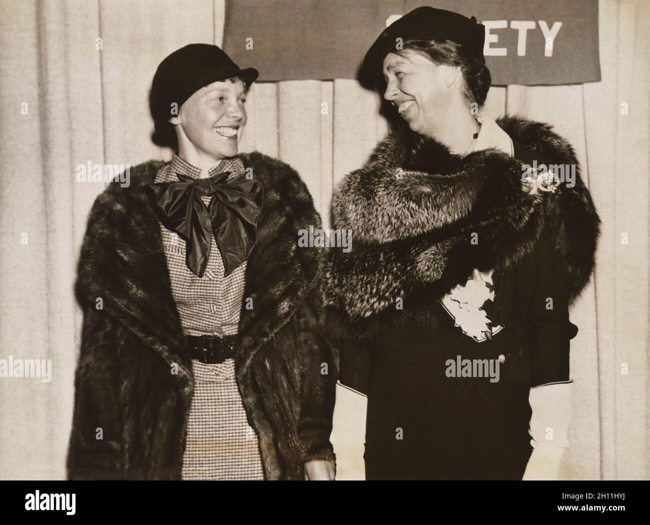 Amelia Earhart et la première dame Eleanor Roosevelt, Portrait participant à l'événement National Geographic Society, Underwood & Underwood, 2 mars 1935 Banque D'Images