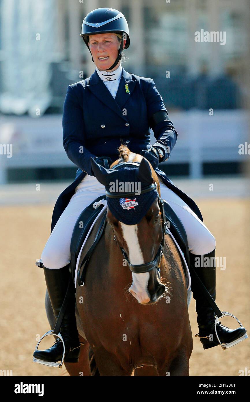 Fair Hill, Maryland, États-Unis.15 octobre 2021.15 octobre 2021 : Zara Tindall (GBR), à bord d'une affaire de classe, participe au test de dressage au niveau 5* pendant le Maryland cinq étoiles à la zone d'événements spéciaux de Fair Hill à Fair Hill, Maryland, le 15 octobre 2021.Jon Durr/Eclipse Sportswire/CSM/Alamy Live News Banque D'Images