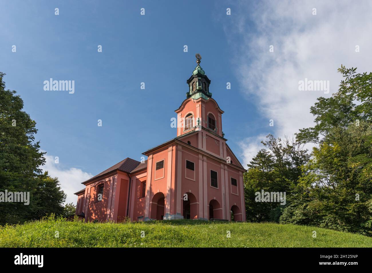 Visite de l'église de la Vierge Marie sur la colline de Rožnik à Ljubljana, Slovénie Banque D'Images