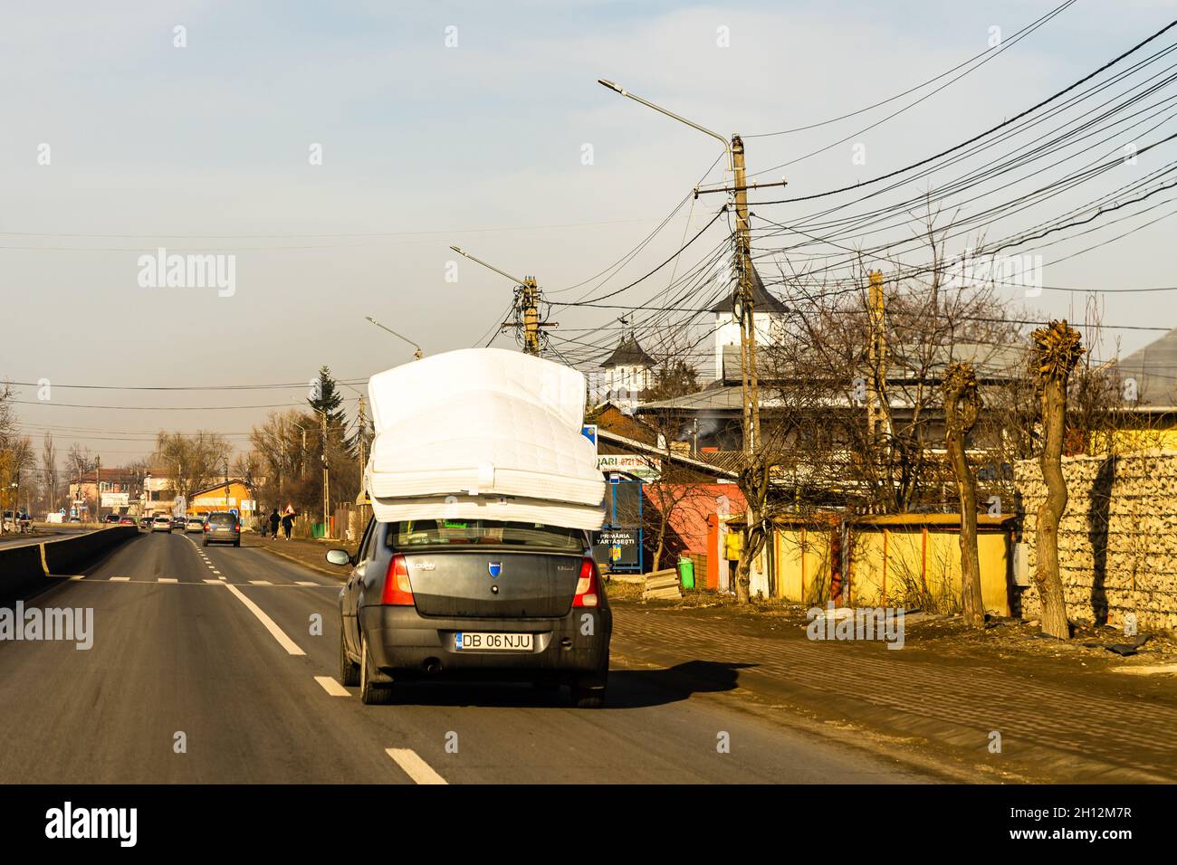 Matelas sur toit de voiture, Dacia Logan matelas sur toit à Bucarest,  Roumanie, 2021 Photo Stock - Alamy