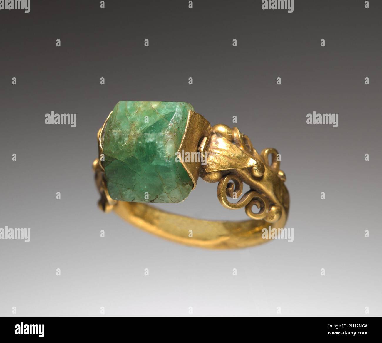 Ring, probablement des années 1800 Années 1900. Byzance (de style), probablement xixe et xxe siècle. L'or et de jade ; diamètre : 1,6 cm (5/8 po.). Banque D'Images