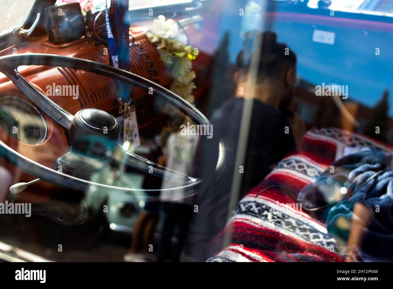 Gros plan d'un volant de bus Volkswagen Banque D'Images