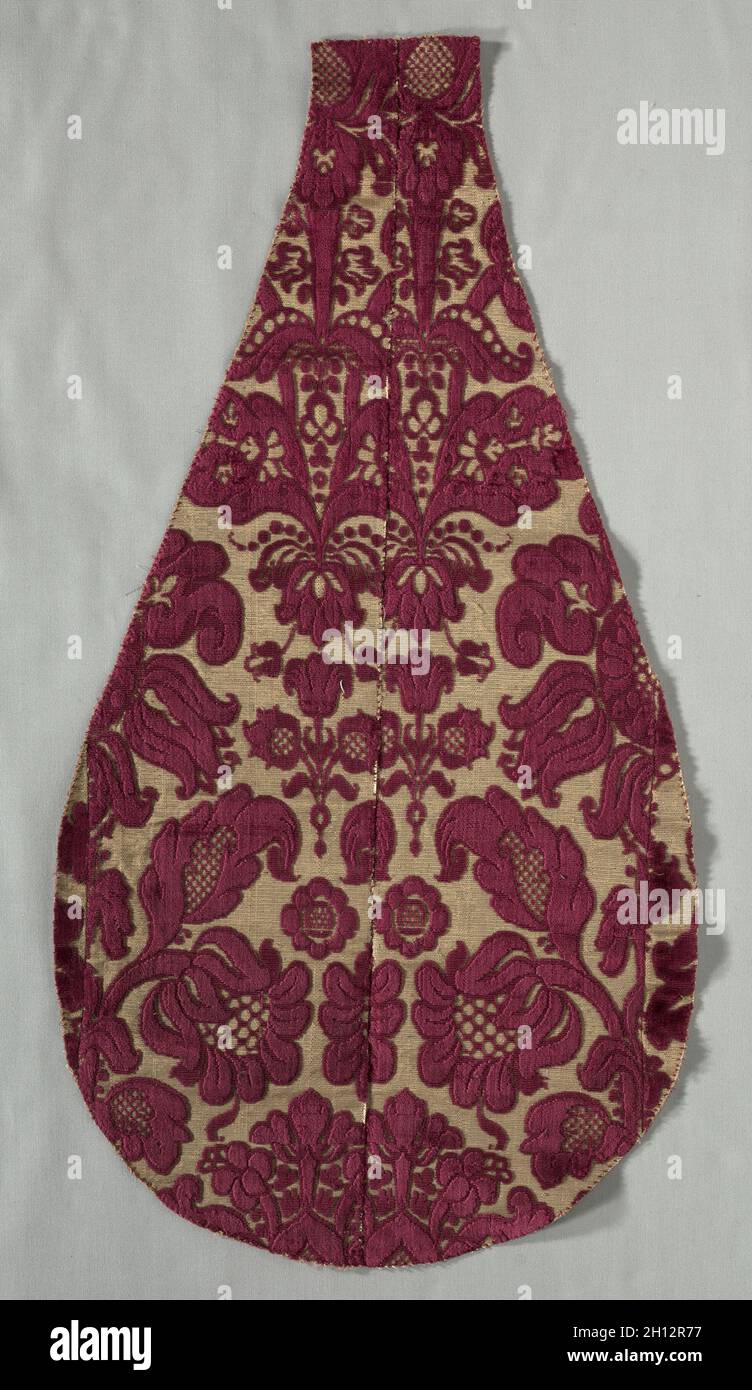 Fragment de velours, fin des années 1600. Italie, fin du xviie siècle. Velvet ; total : 70,3 x 37 cm (27 11/16 x 14 9/16 in.). Banque D'Images