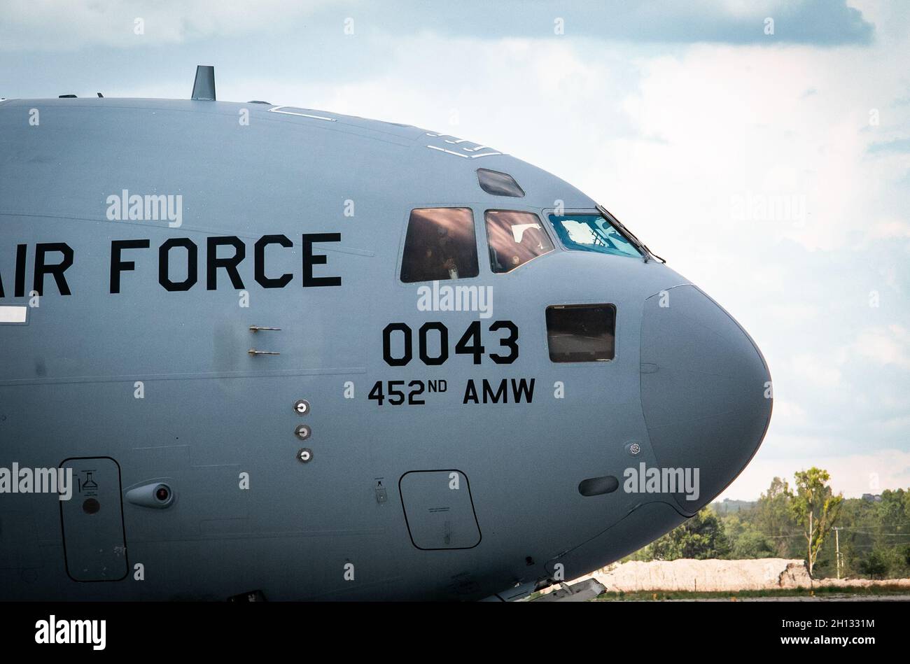 Un C-17 Globemaster III de la 452e Escadre Air Mobility, base de réserve aérienne de mars, CA, atterrit à la Feria Aeroespacial México (FAMEX), ou à la foire aérospatiale du Mexique à la base Aérea no 1 de Santa Lucía, Mexique, 21 septembre 2021.Les États-Unis ont participé à l’exposition aérienne en tant que « pays d’honneur », une désignation spéciale signifiant le partenariat et la coopération entre les deux pays.(É.-U.Photo de la Force aérienne par le 2e lieutenant Danny Rangel) Banque D'Images