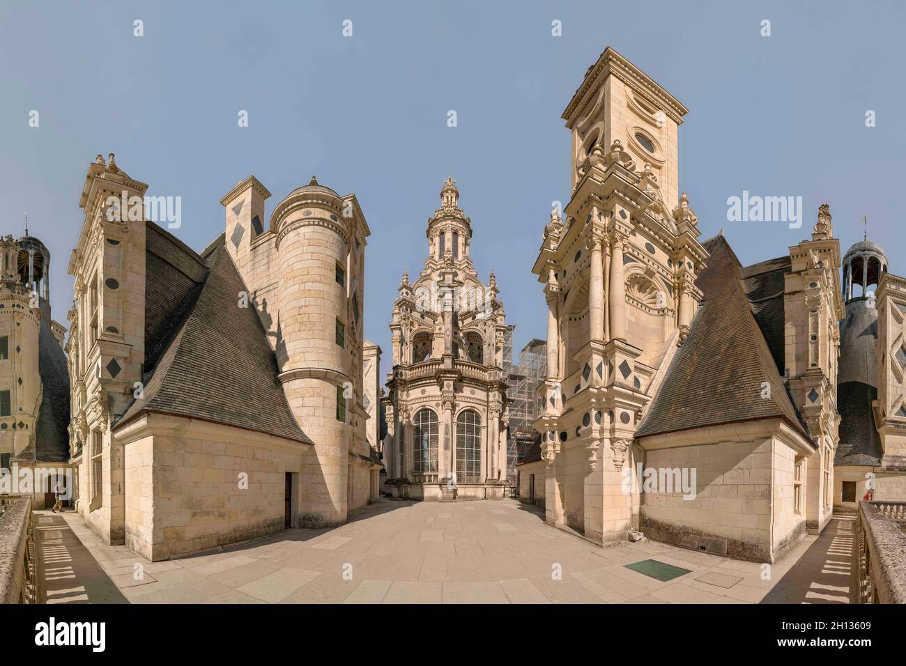 FRANCE - VALLÉE DE LA LOIRE - LOIR ET CHER (41) - CHÂTEAU DE CHAMBORD : TERRASSE OUEST. INSPIRÉS PAR LES CHÂTEAUX DE MEHUN SUR YEVRE ET SAUMUR, LES TERRASSES SE DÉTACHIENT Banque D'Images