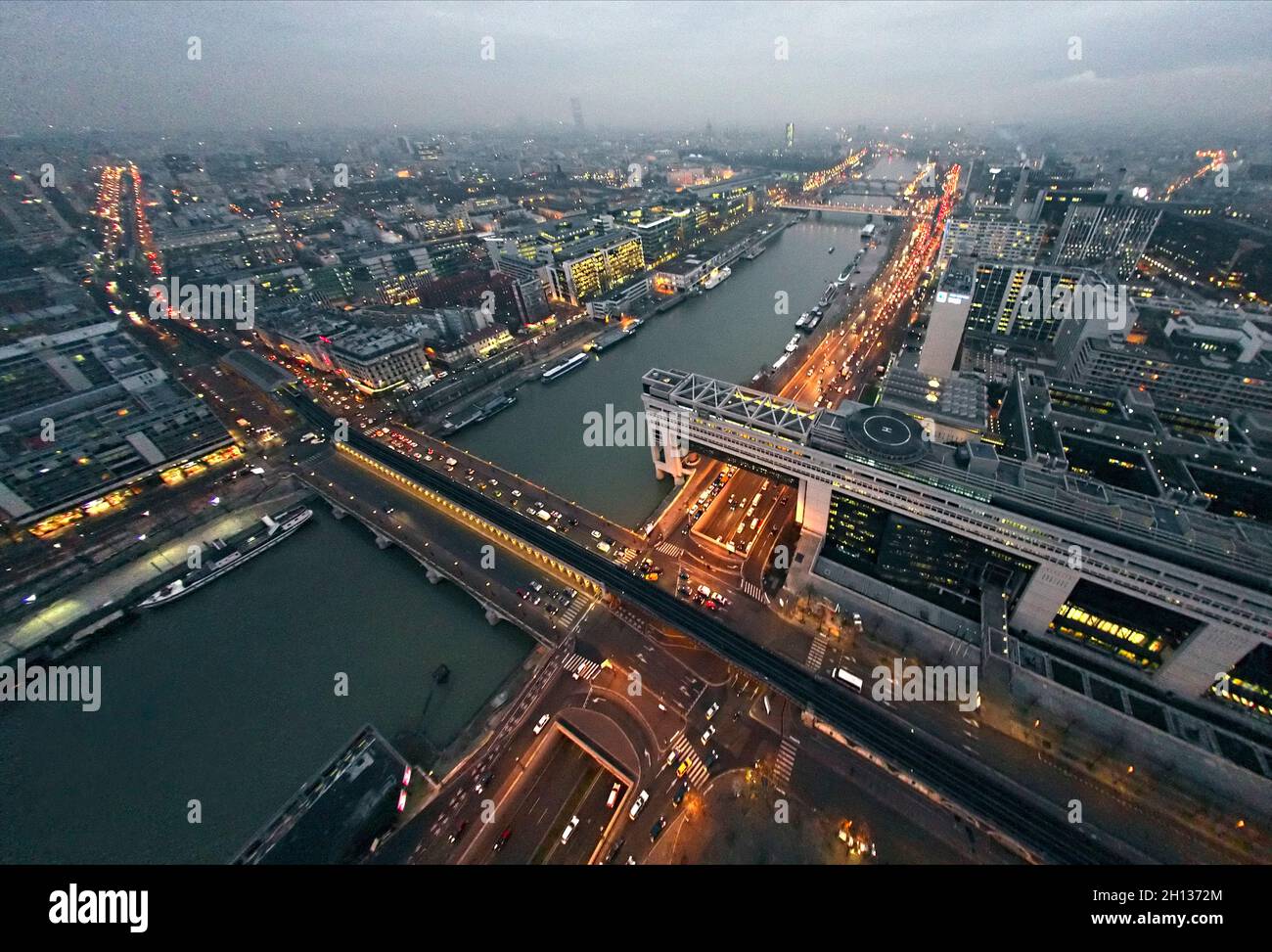 FRANCE. PARIS (75) 12ÈME ET 13ÈME ARRONDISSEMENT. PREMIER PLAN, BOULEVARD VINCENT AURIOL, PONT DE BERCY, SEINE, BOULEVARD DE BERCY ET MINISTÈRE Banque D'Images