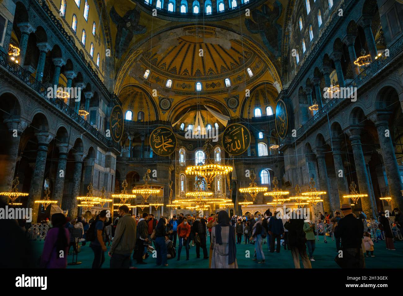 Istanbul Turquie - 10.6.2021: Intérieur de la mosquée Sainte-Sophie à Istanbul.Ramadan, iftar, lalat al qadr, photo de fond islamique. Banque D'Images