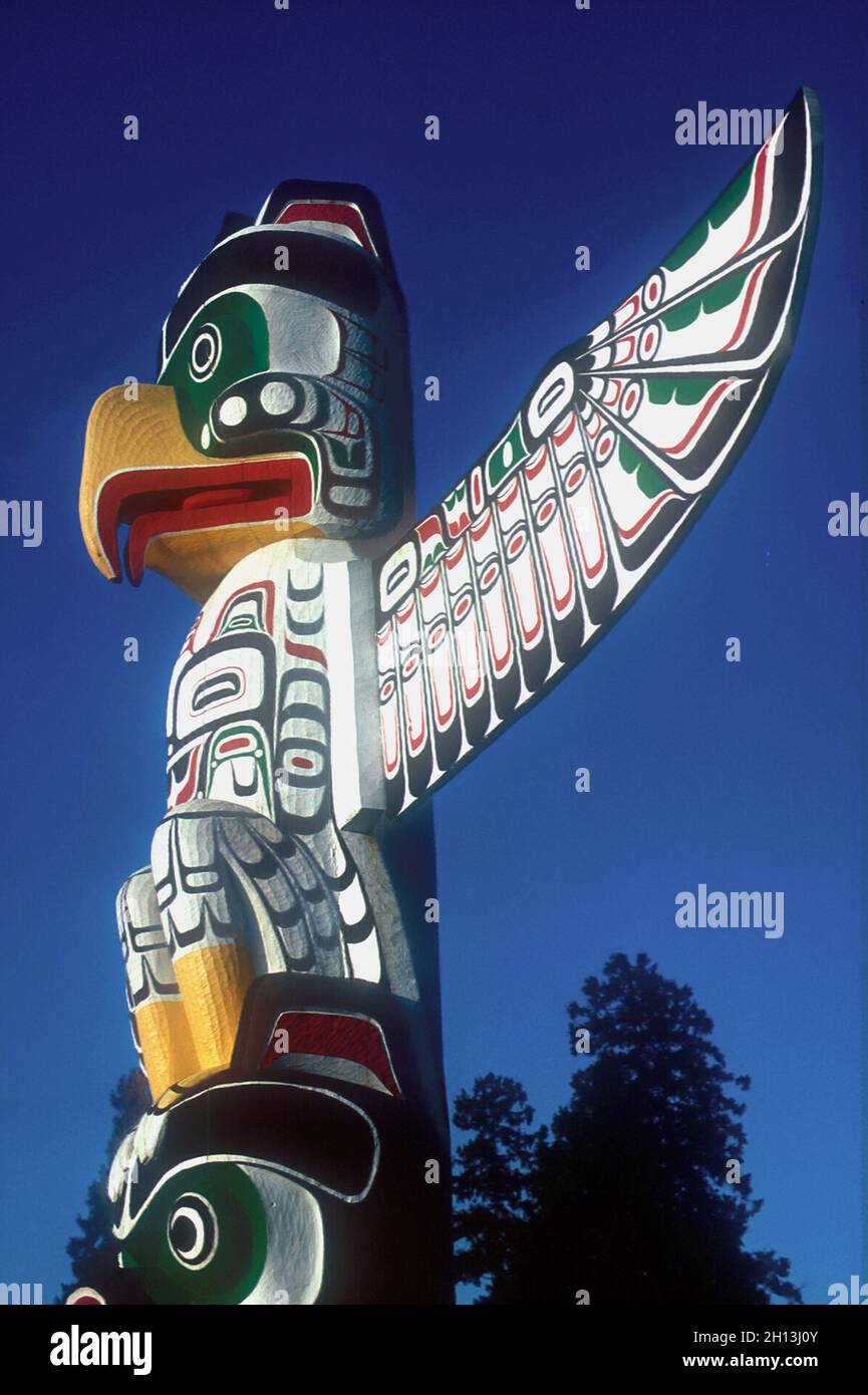 Thunderbird House Post Totem Pole, parc Stanley, Vancouver, Colombie-Britannique, Canada,Amérique du Nord Banque D'Images