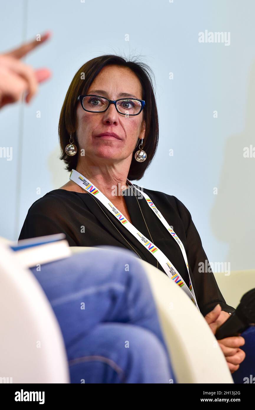 Turin, Italie.15 octobre 2021.Ilaria Cucchi, Andrea Franzoso, Lorenzo Luporini pendant la Foire internationale du livre de Turin, le 14 octobre 2021 à Turin, Italie.La Foire internationale du livre de Turin revient à Lingotto Fiere après près de deux ans après le début de la pandémie de Covid 19.Credit: Antonio Polia/Alay Live News Banque D'Images