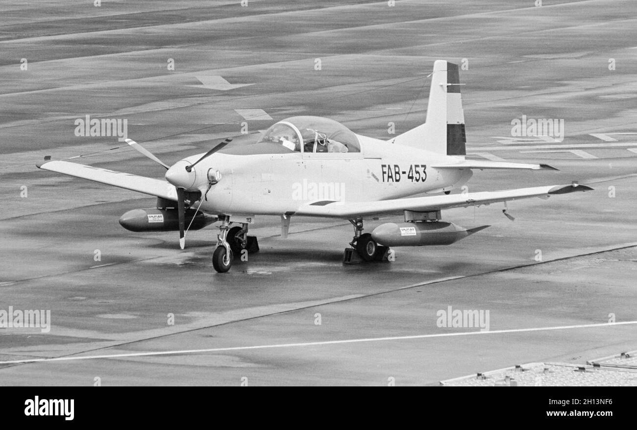 Un avion Pilatus PC-7 de la Force aérienne bolivienne, numéro de série FAB-453, à l'aéroport de Prestwick en Écosse le 11 juin 1983. Banque D'Images