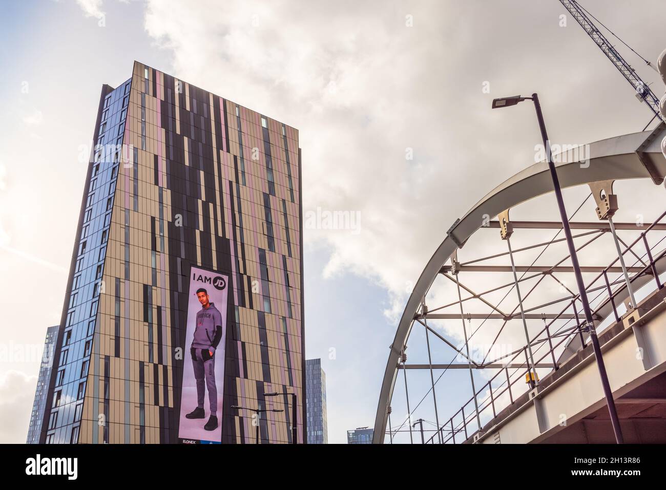 Bâtiment moderne de l'Axis Tower, l'un des plus hauts immeubles d'appartements de Manchester. Banque D'Images