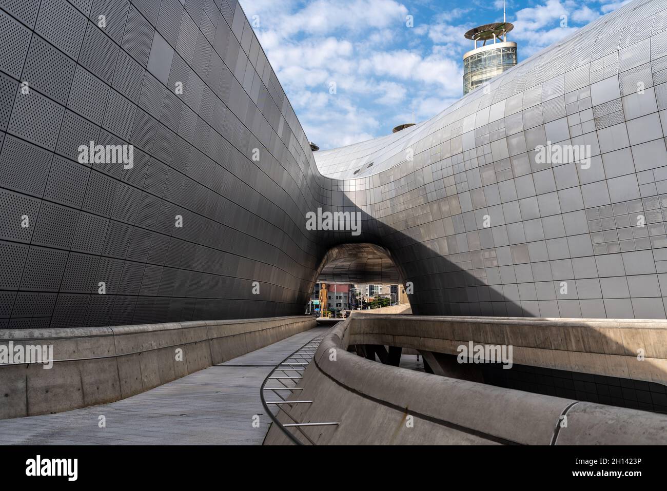 Dongdaemun Design Plaza site historique à Séoul, Corée du Sud, architecture futuriste conçue par Zaha Hadid le 16 2021 octobre Banque D'Images