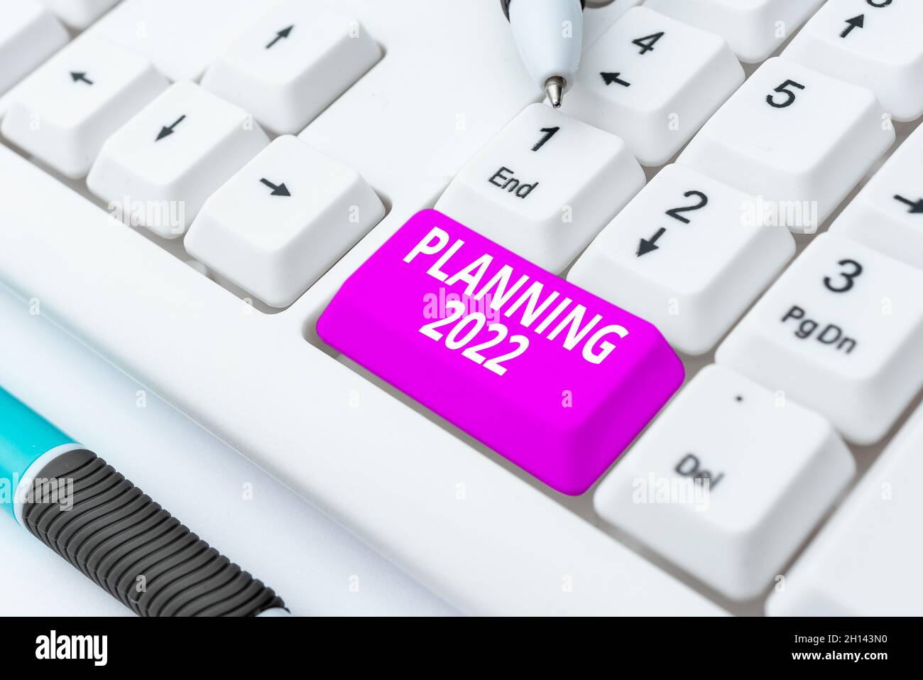 Inspiration montrant la planification des panneaux 2022.Photo conceptuelle processus de faire des plans pour quelque chose l'année prochaine publication de documents dactylographiés en ligne Banque D'Images