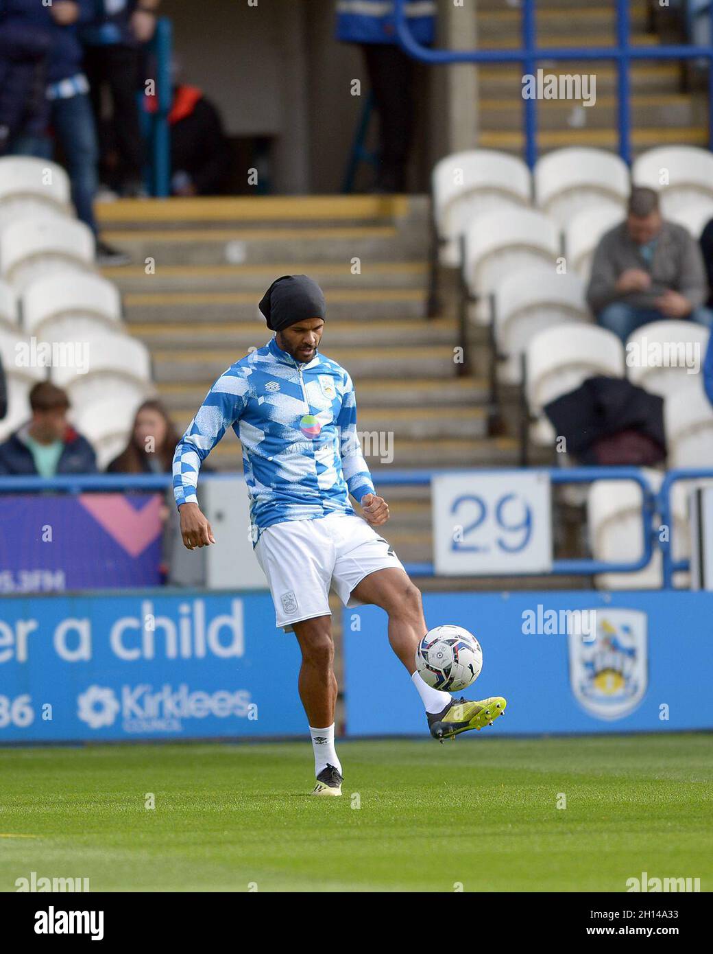 Huddersfield, Royaume-Uni.16 octobre 2021.Fraizer Campbell de Huddersfield se réchauffe avant le match d'aujourd'hui contre le Hull FC à Huddersfield, au Royaume-Uni, le 10/16/2021.(Photo de Graham Crowther/News Images/Sipa USA) crédit: SIPA USA/Alay Live News Banque D'Images