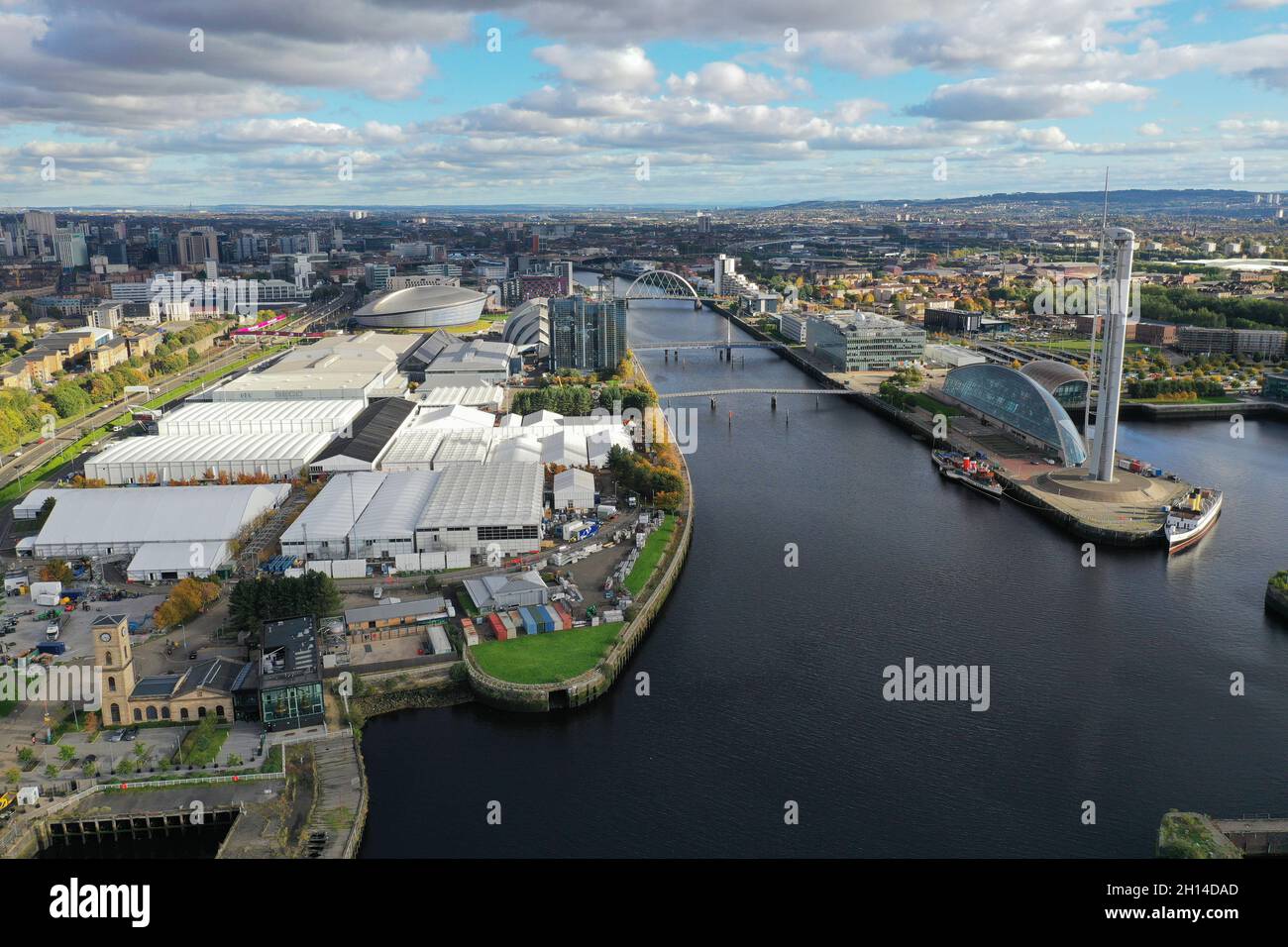 Vue aérienne du lieu de la COP26 de la SEC Glasgow avec des bâtiments temporaires Banque D'Images
