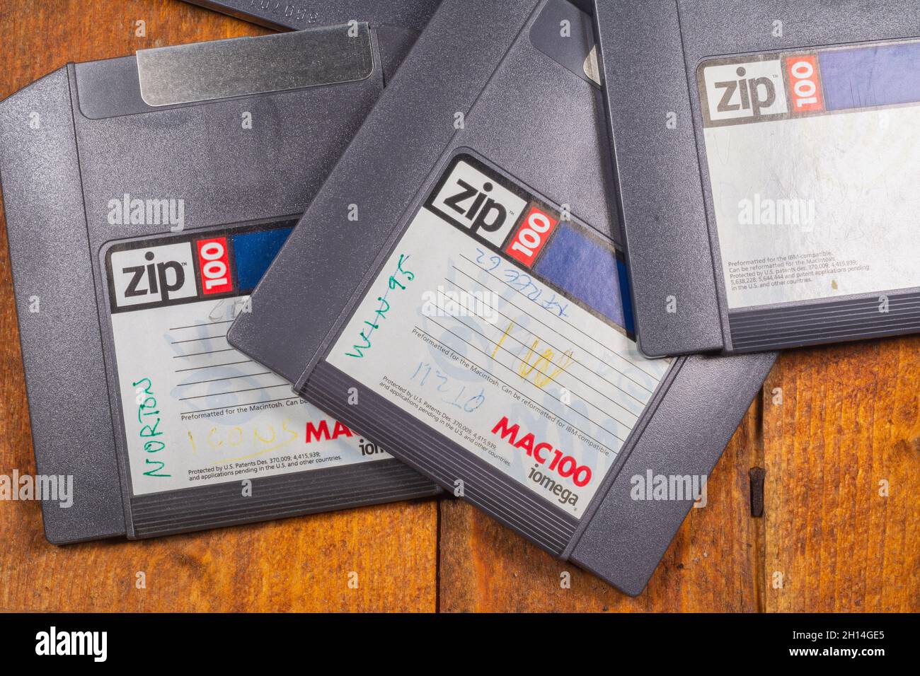 Anciens disques Zip de 100 Mo fr PC et Mac Banque D'Images