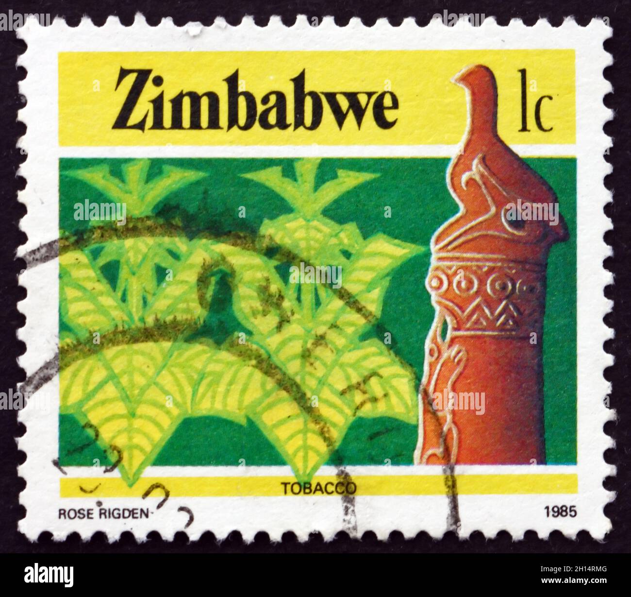 ZIMBABWE - VERS 1985 : un timbre imprimé au Zimbabwe montre l'oiseau et le tabac du Zimbabwe, l'agriculture, vers 1985 Banque D'Images