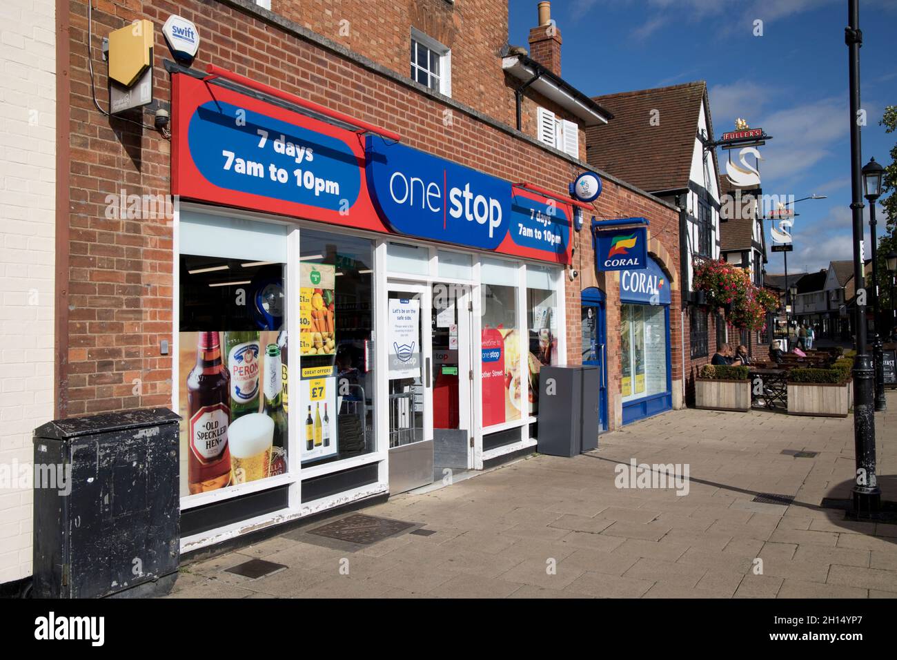 One Stop Shop Stratford, ouvert 7 jours sur 7, de 7:00 à 22:00 Stratford High Street, Royaume-Uni Banque D'Images