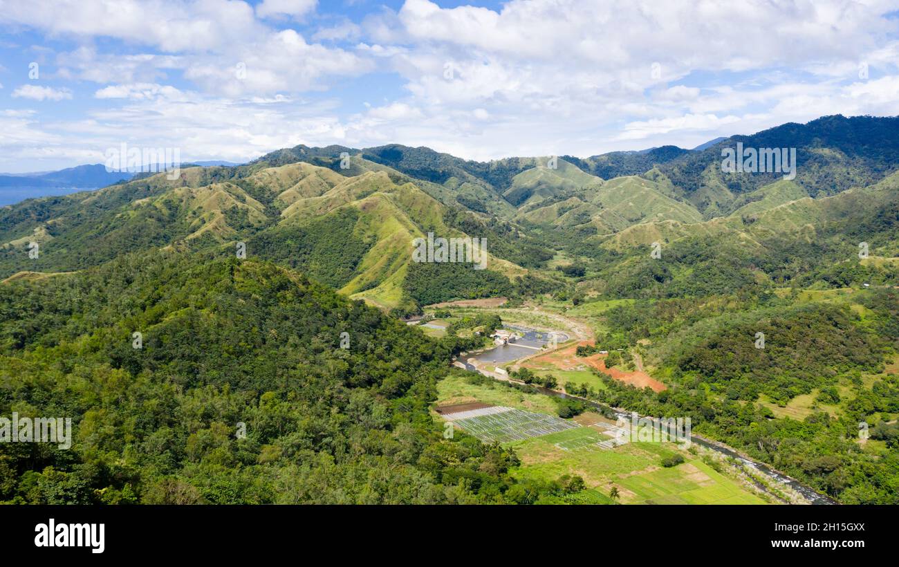 Village et rizières dans les montagnes de la Cordillera, Philippines.Magnifique paysage sur l'île de Luzon.Montagnes et champs Banque D'Images