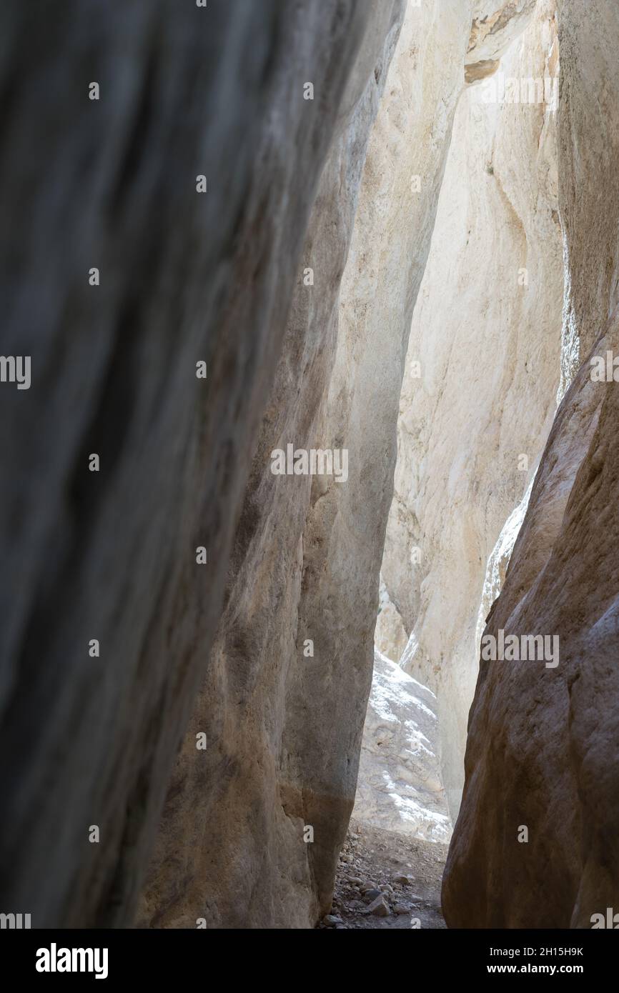 formation de roches dans un concept de canyon pour l'isolement et la dépression abstrait fond de pierre Banque D'Images