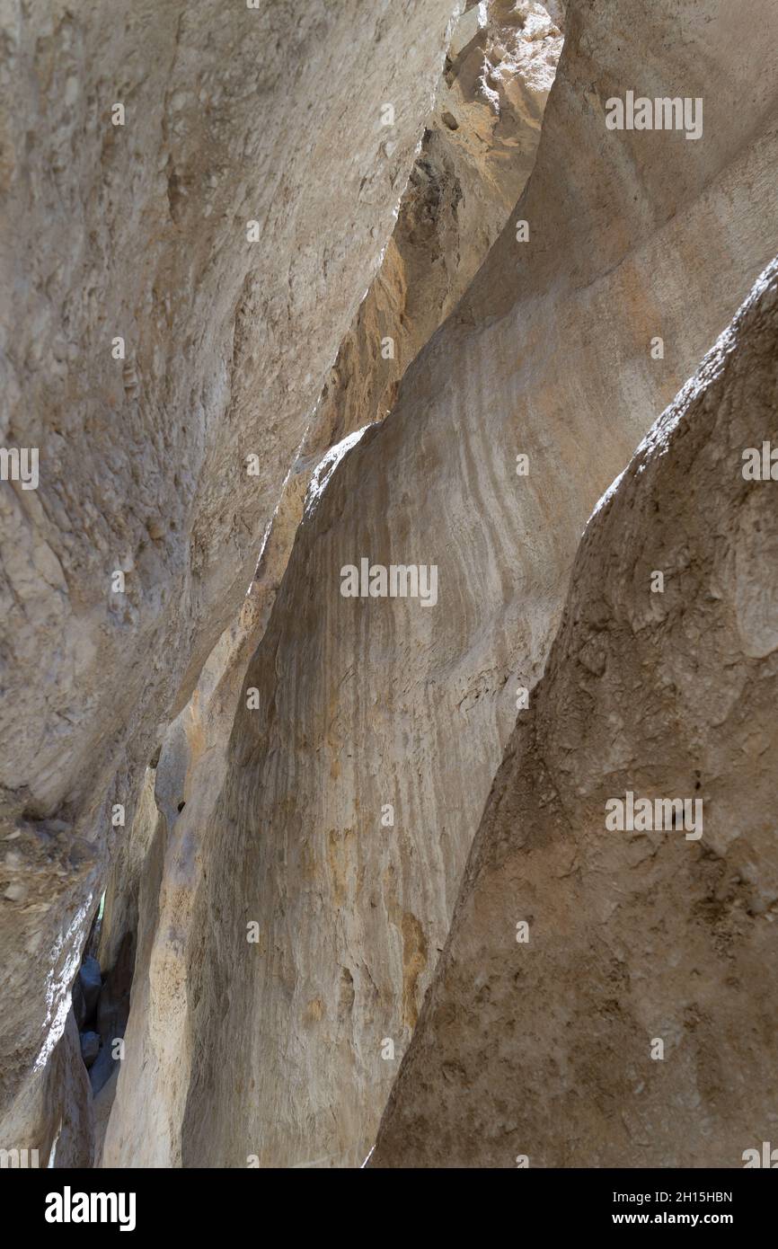 texture de pierre rugueuse dans un canyon ancienne formation rocheuse érodée arrière-plan abstrait Banque D'Images