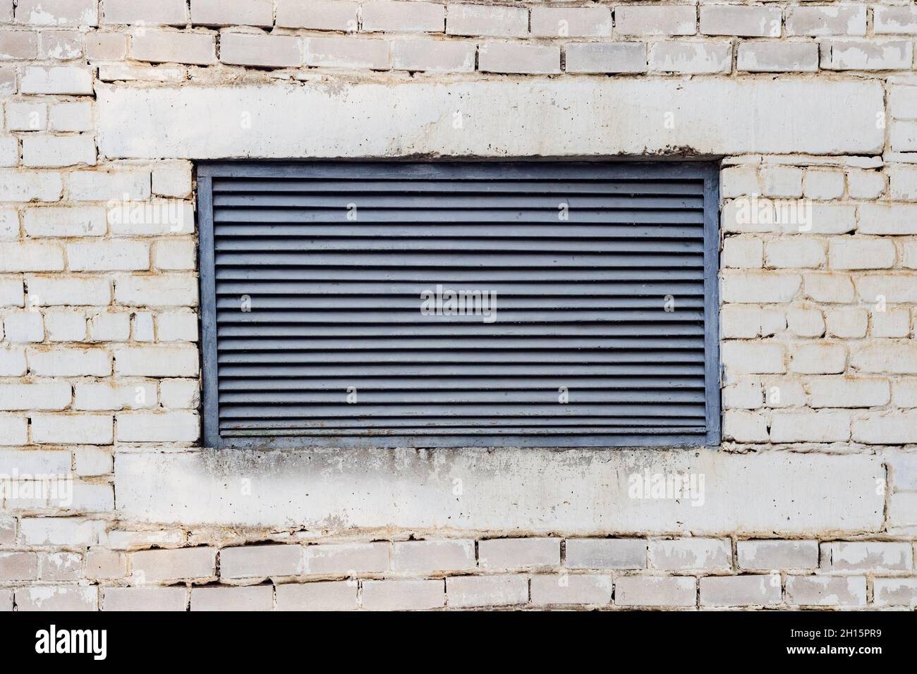 Texture photo de l'ancienne trappe métallique de ventilation sur le mur de  brique Photo Stock - Alamy